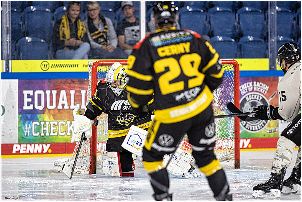 PENNY DEL 1. Testspiel Krefeld Pinguine - Koelner Haie; Krefeld, 10.09.2023