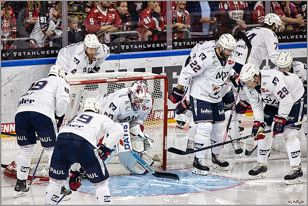 PENNY DEL 1. Koelner Haie - Adler Mannheim; Koeln, 30.09.2023