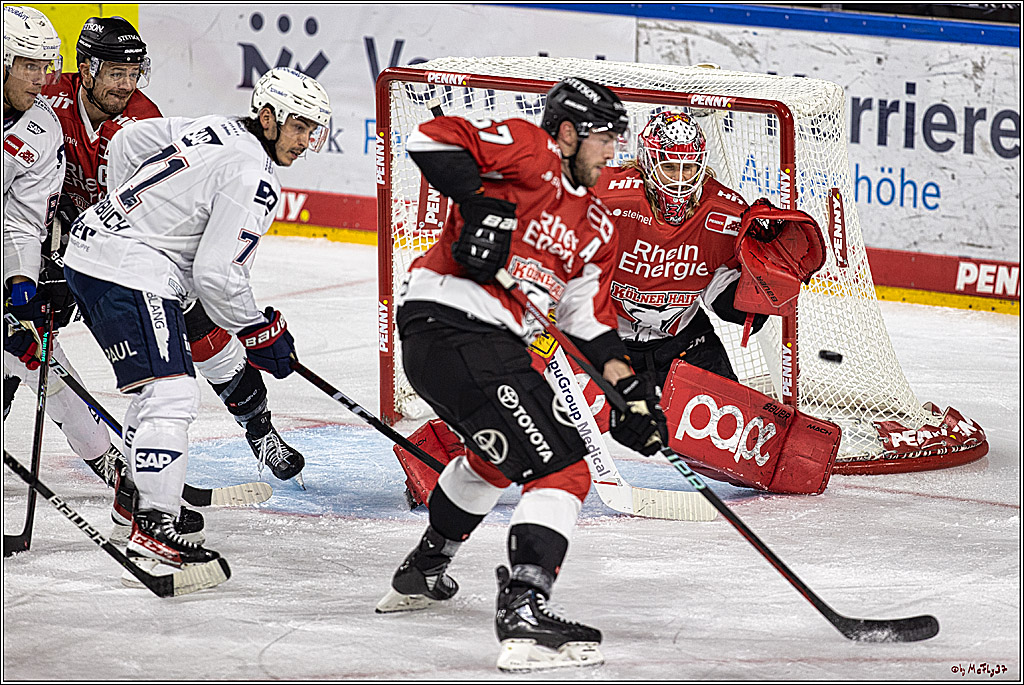 PENNY DEL 1. Koelner Haie - Adler Mannheim; Koeln, 30.09.2023