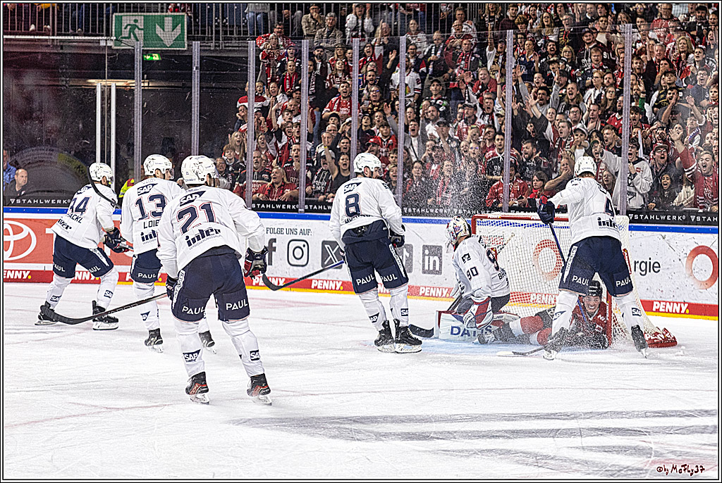 PENNY DEL 1. Koelner Haie - Adler Mannheim; Koeln, 30.09.2023