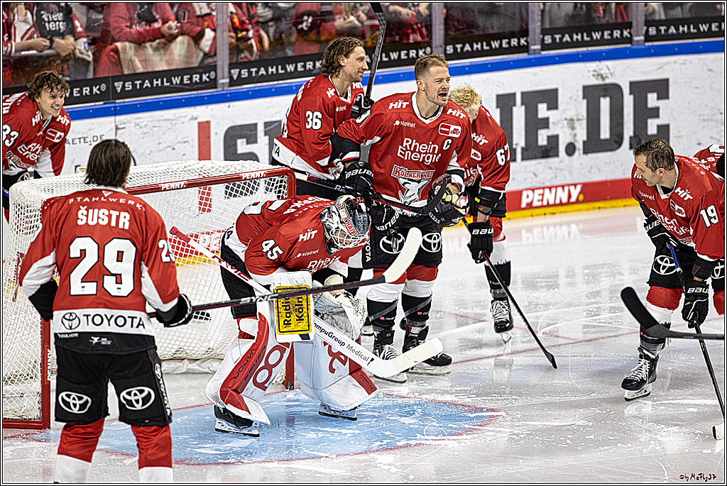 PENNY DEL 1. Koelner Haie - Augsburger Panther; Koeln, 03.10.2023