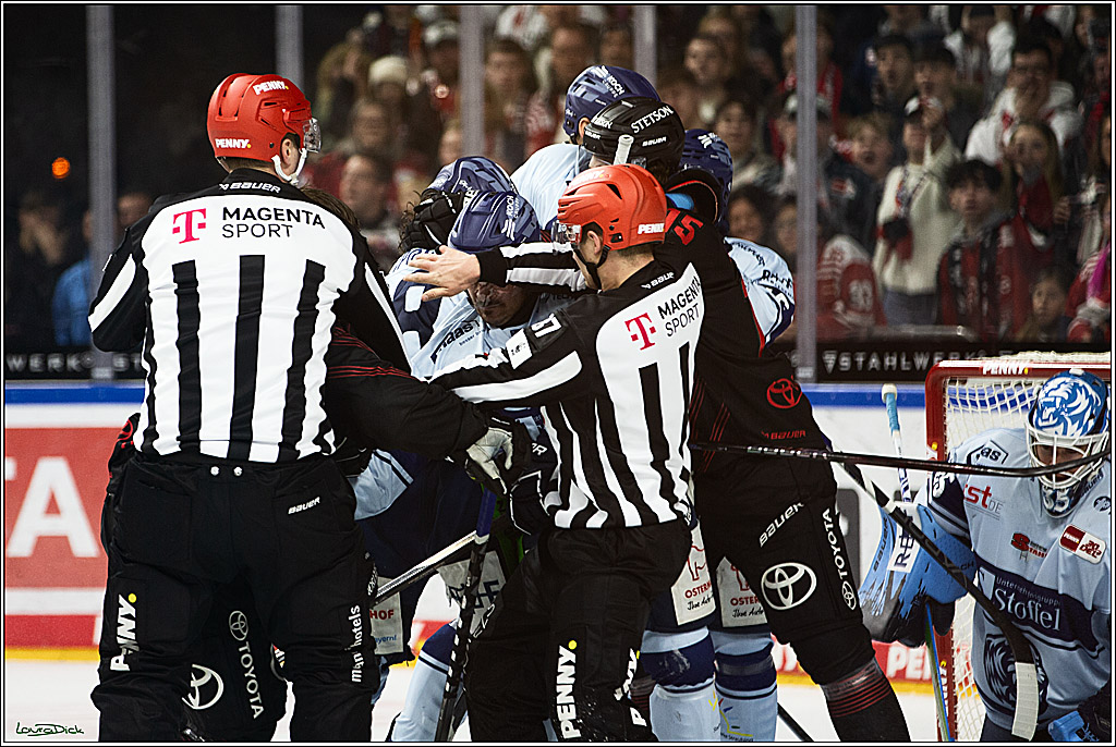 PENNY DEL; Koelner Haie-Straubing Tigers; Koeln, 24.11.2023