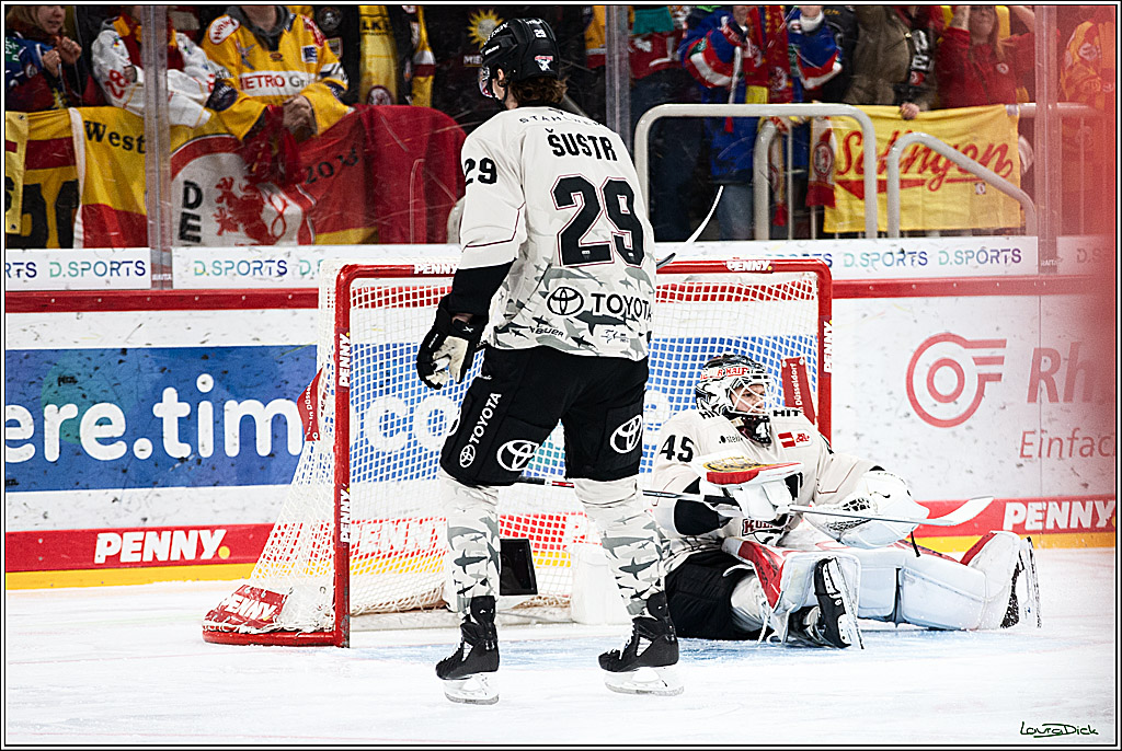 PENNY DEL; Duesseldorfer EG- Koelner Haie; Duesseldorf, 03.12.2023