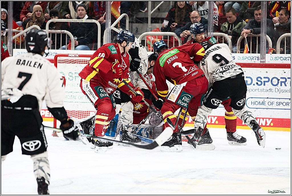 PENNY DEL; Duesseldorfer EG- Koelner Haie; Duesseldorf, 03.12.2023