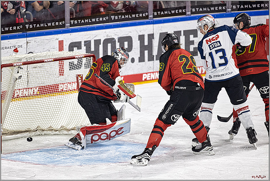 PENNY DEL 1. Koelner Haie - Nürnberg Ice Tigers; Koeln, 17.12.2023