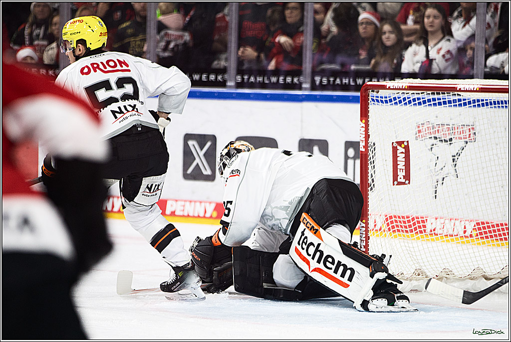 PENNY DEL; Koelner Haie- Loewen Frankfurt; Koeln, 26.12.2023