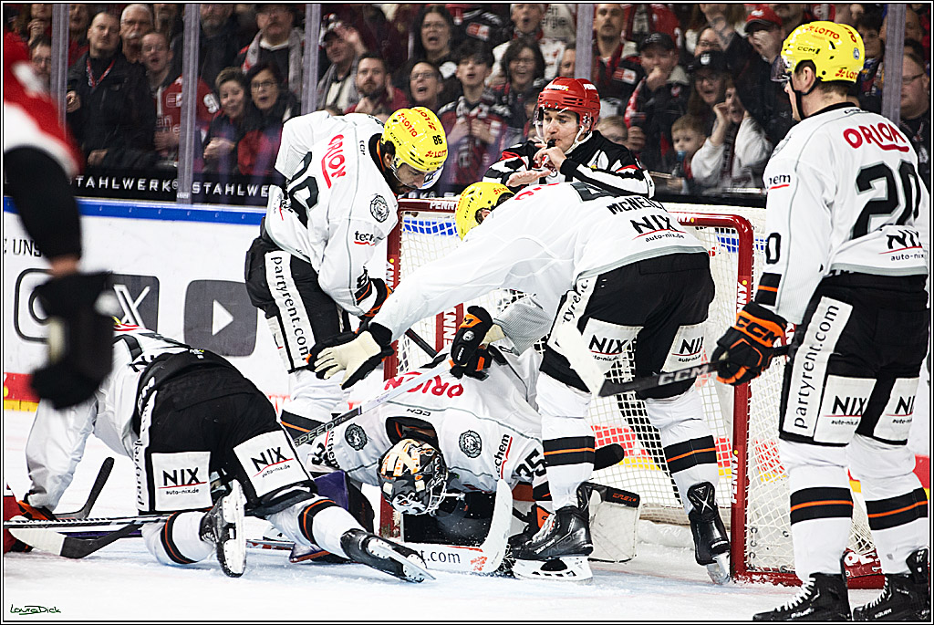 PENNY DEL; Koelner Haie- Loewen Frankfurt; Koeln, 26.12.2023