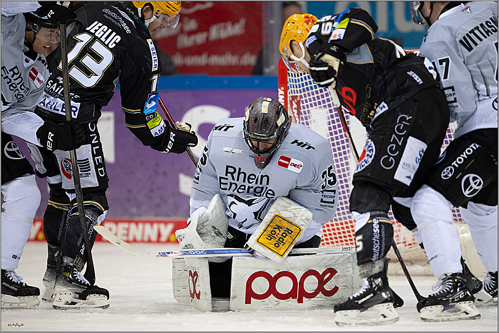PENNY DEL 1 - Playoff Viertelfinale; Fischtown Pinguins Bremerhaven - Kölner Haie; Bremerhaven, 16.03.2025