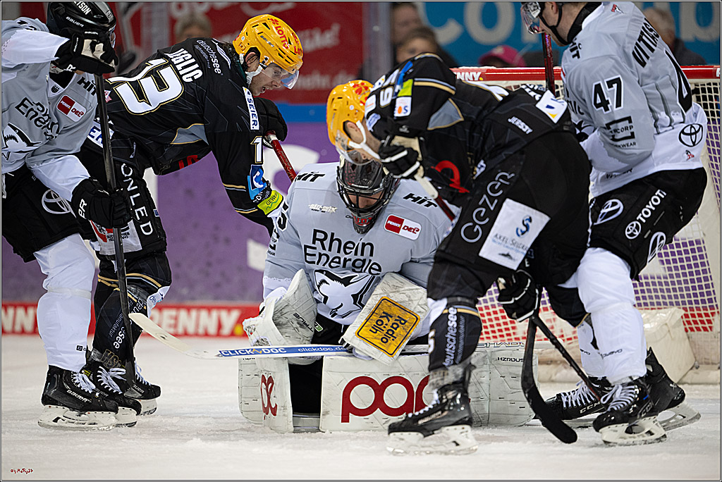 PENNY DEL 1 - Playoff Viertelfinale; Fischtown Pinguins Bremerhaven - Kölner Haie; Bremerhaven, 16.03.2025