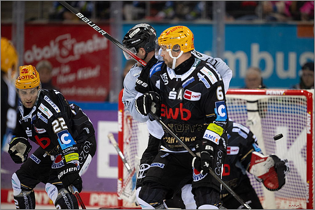 PENNY DEL 1 - Playoff Viertelfinale; Fischtown Pinguins Bremerhaven - Kölner Haie; Bremerhaven, 16.03.2025