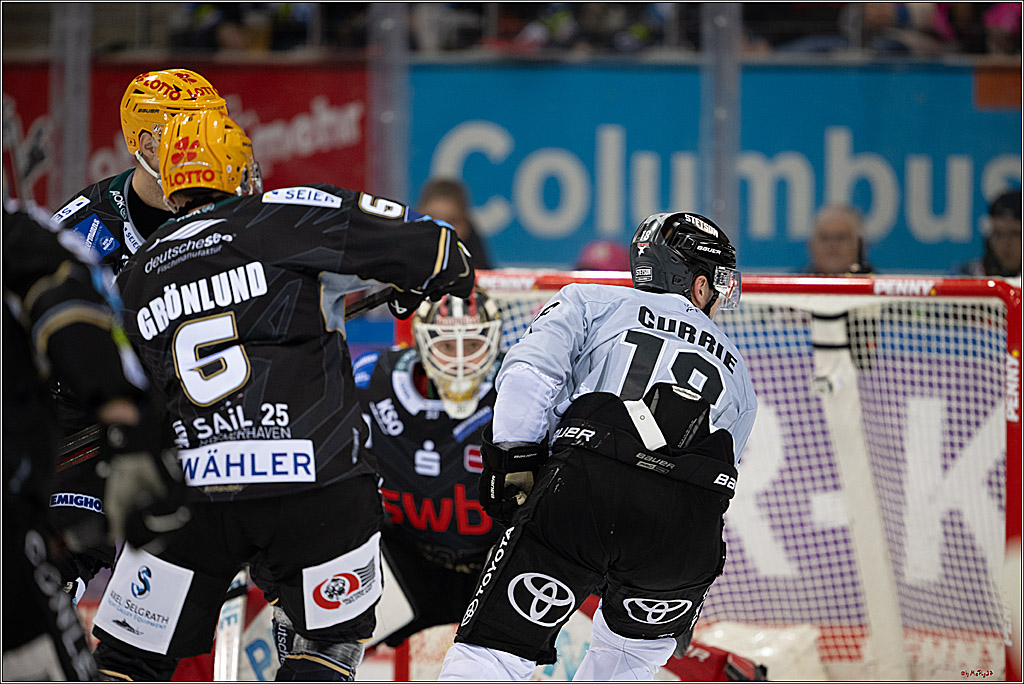 PENNY DEL 1 - Playoff Viertelfinale; Fischtown Pinguins Bremerhaven - Kölner Haie; Bremerhaven, 16.03.2025