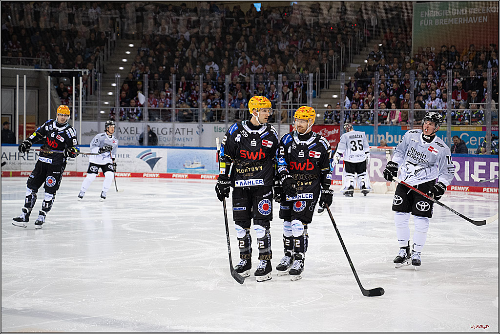 PENNY DEL 1 - Playoff Viertelfinale; Fischtown Pinguins Bremerhaven - Kölner Haie; Bremerhaven, 16.03.2025