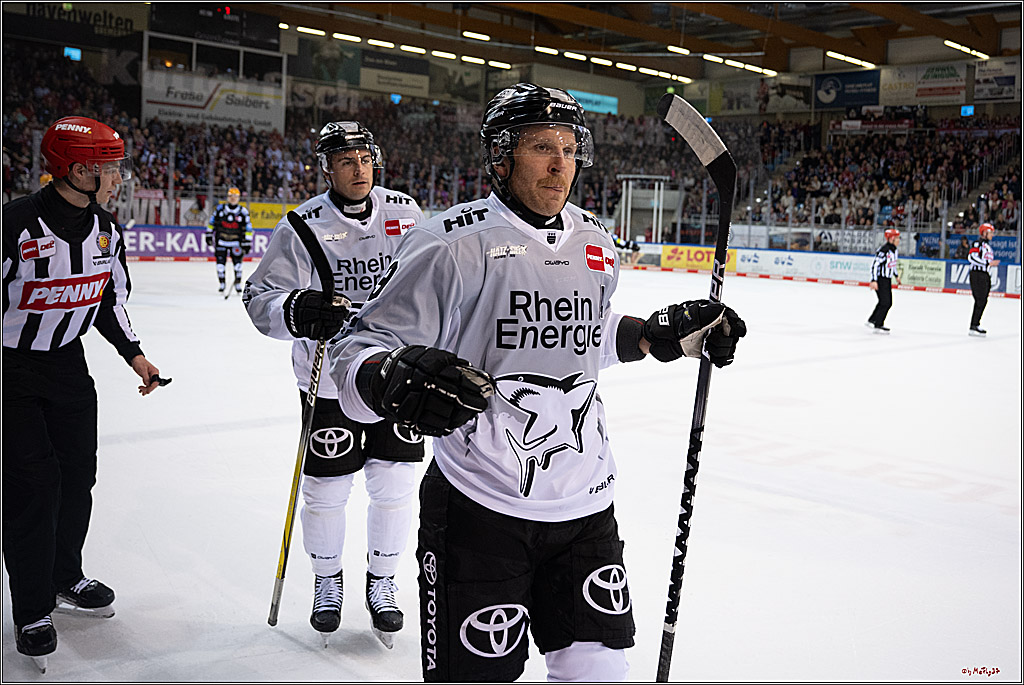 PENNY DEL 1 - Playoff Viertelfinale; Fischtown Pinguins Bremerhaven - Kölner Haie; Bremerhaven, 16.03.2025
