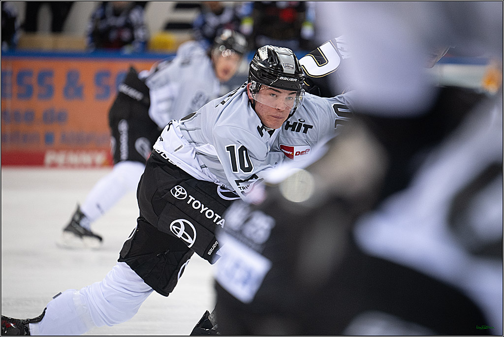 PENNY DEL; Fischtown Pinguins-Koelner Haie; Bremerhaven, 16.03.2025