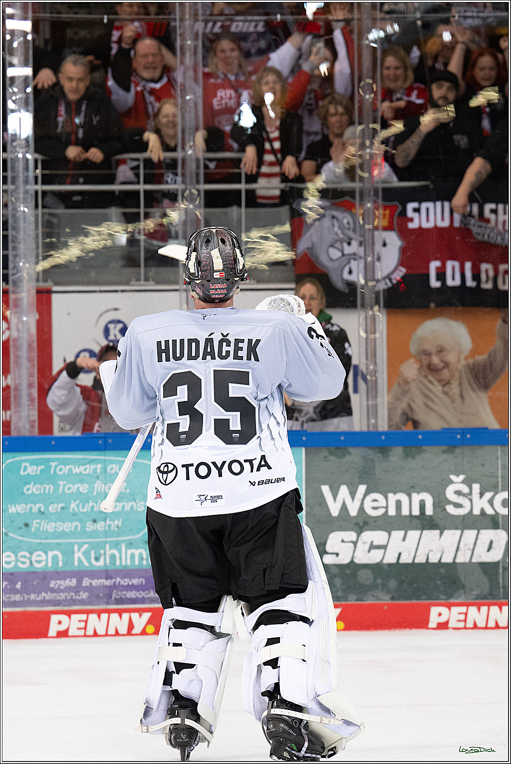 PENNY DEL; Fischtown Pinguins-Koelner Haie; Bremerhaven, 16.03.2025