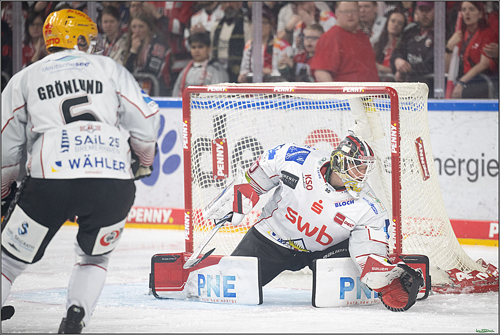 PENNY DEL; Koelner Haie- Fischtown Bremerhaven; Koeln, 18.03.2025