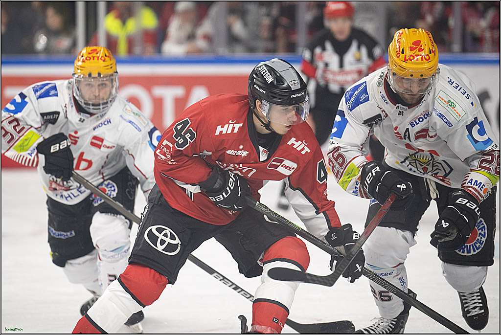 PENNY DEL; Koelner Haie- Fischtown Bremerhaven; Koeln, 18.03.2025
