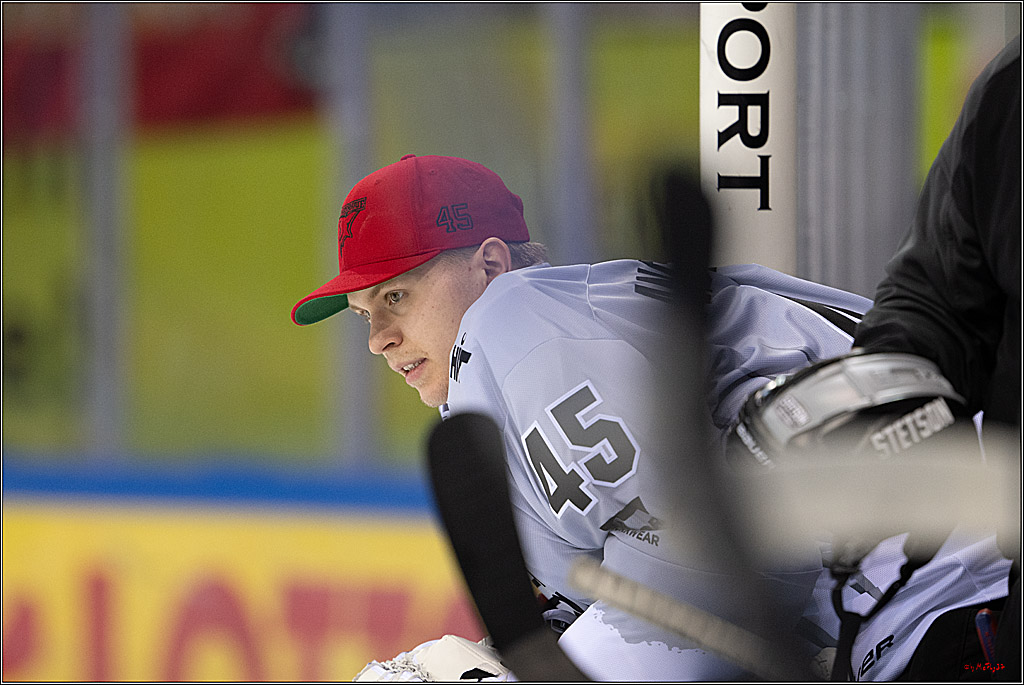 PENNY DEL 1 - Playoff Viertelfinale; Fischtown Pinguins Bremerhaven - Kölner Haie; Bermerhaven, 21.03.2025