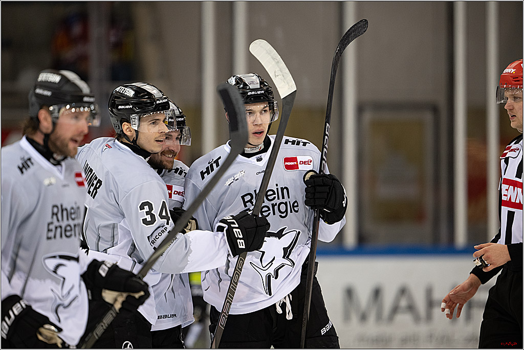 PENNY DEL 1 - Playoff Viertelfinale; Fischtown Pinguins Bremerhaven - Kölner Haie; Bermerhaven, 21.03.2025