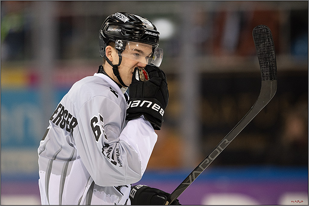 PENNY DEL 1 - Playoff Viertelfinale; Fischtown Pinguins Bremerhaven - Kölner Haie; Bermerhaven, 21.03.2025