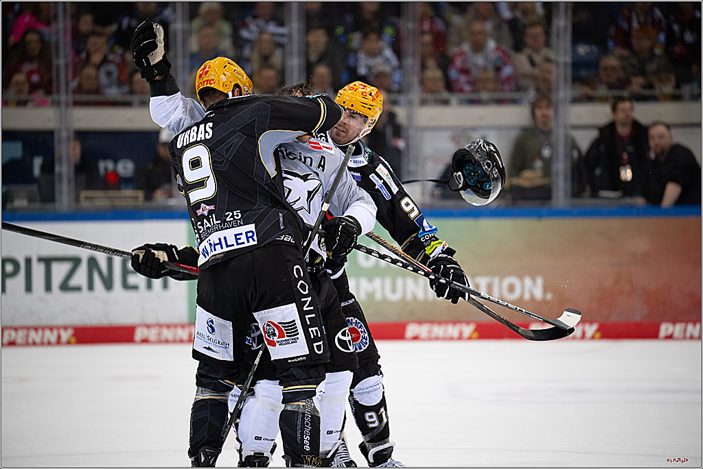 PENNY DEL 1 - Playoff Viertelfinale; Fischtown Pinguins Bremerhaven - Kölner Haie; Bermerhaven, 21.03.2025