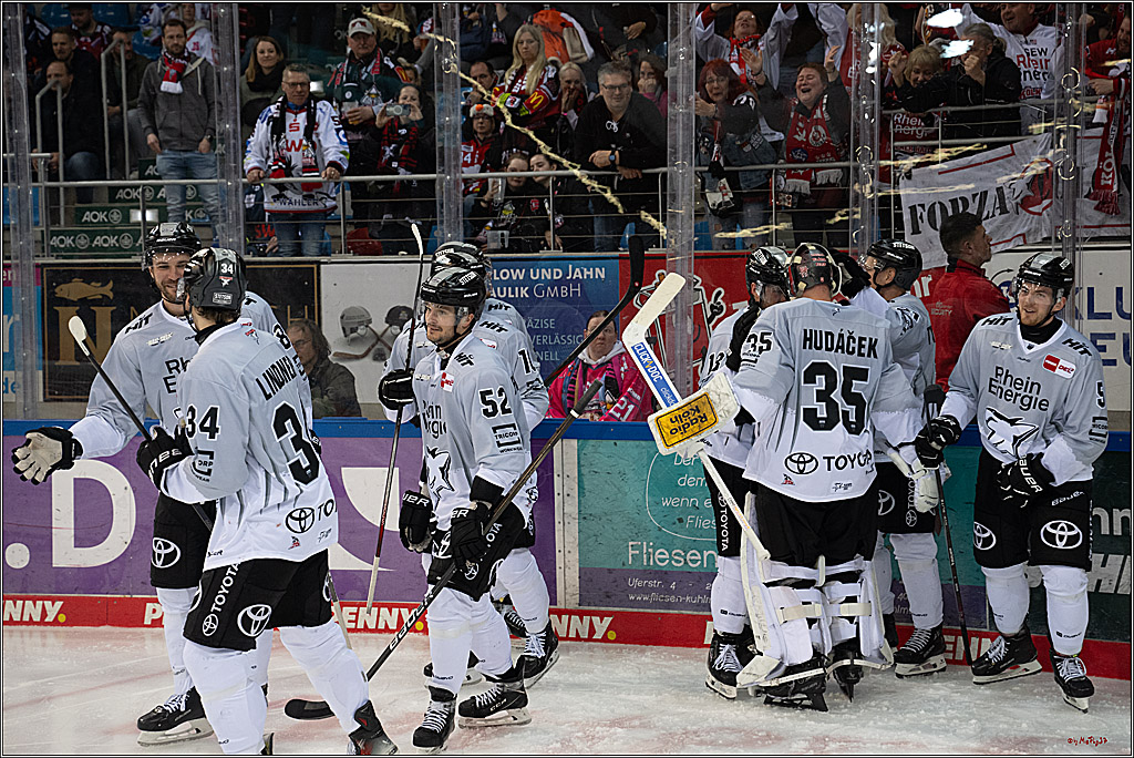 PENNY DEL 1 - Playoff Viertelfinale; Fischtown Pinguins Bremerhaven - Kölner Haie; Bermerhaven, 21.03.2025
