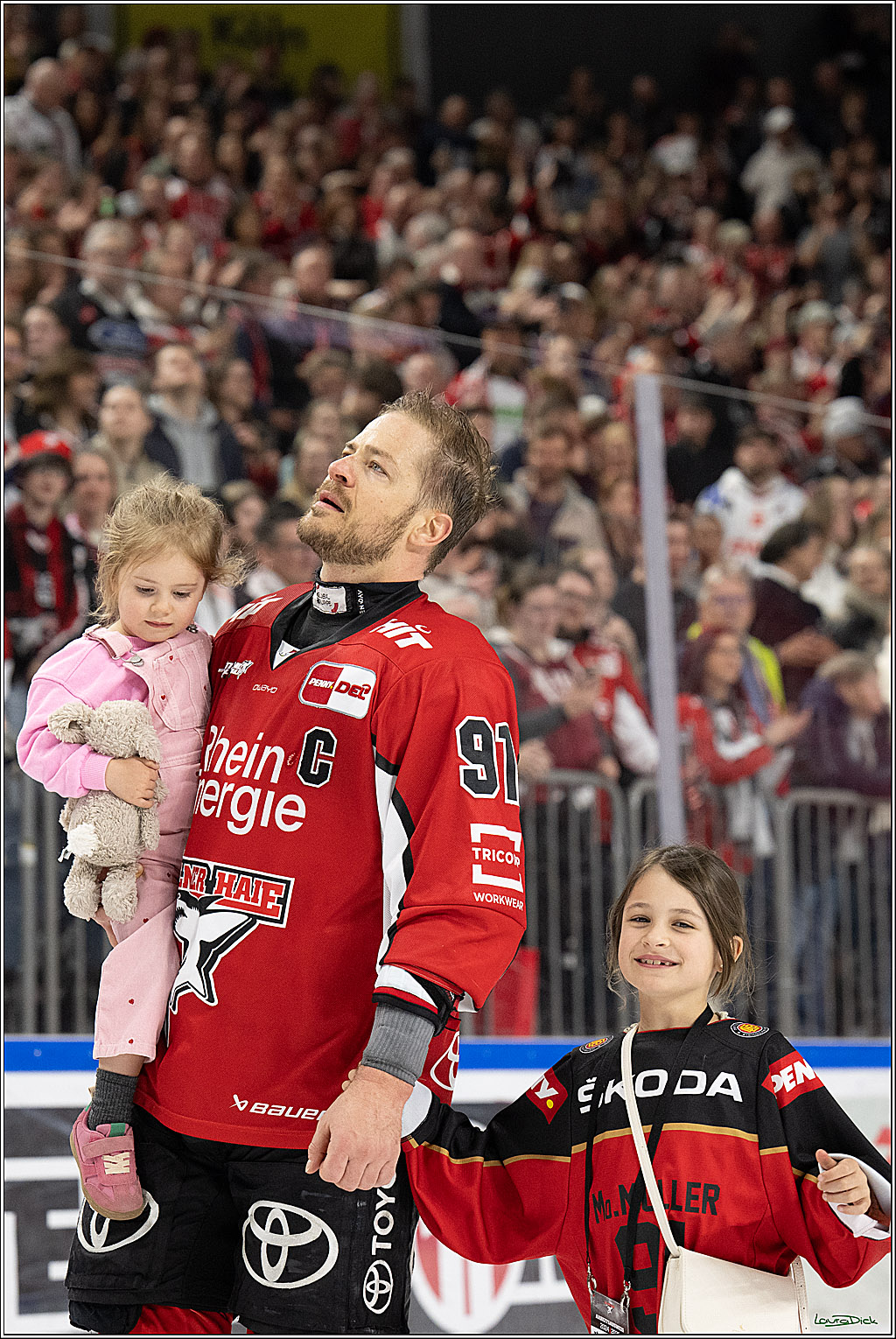 PENNY DEL; Koelner Haie- Fischtown Bremerhaven; Koeln, 28.03.2025