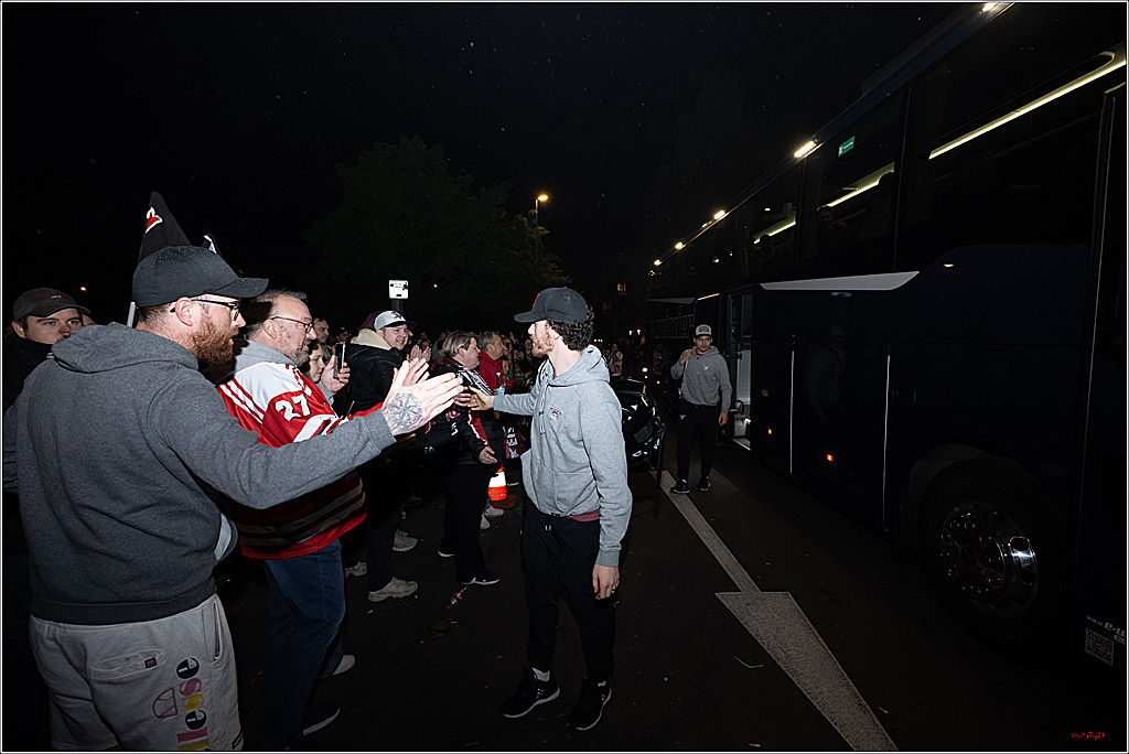 PENNY DEL 1 - Vizemeister kommt in Köln an; Köln, 26.04.2025