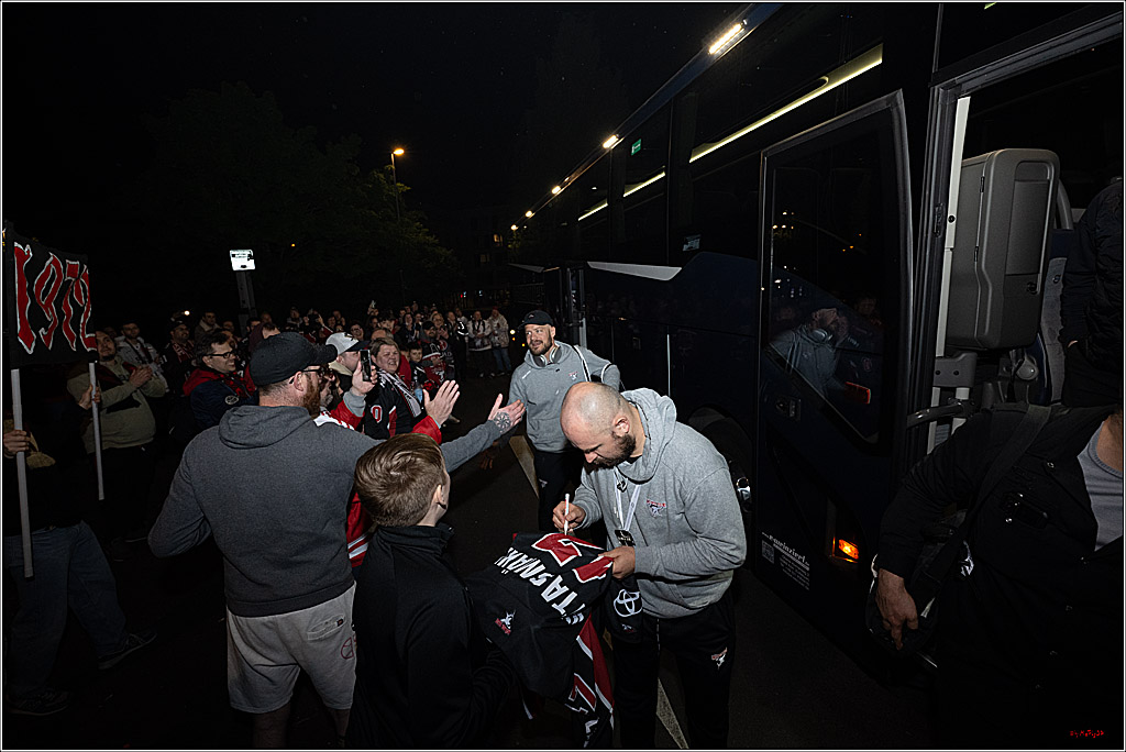 PENNY DEL 1 - Vizemeister kommt in Köln an; Köln, 26.04.2025