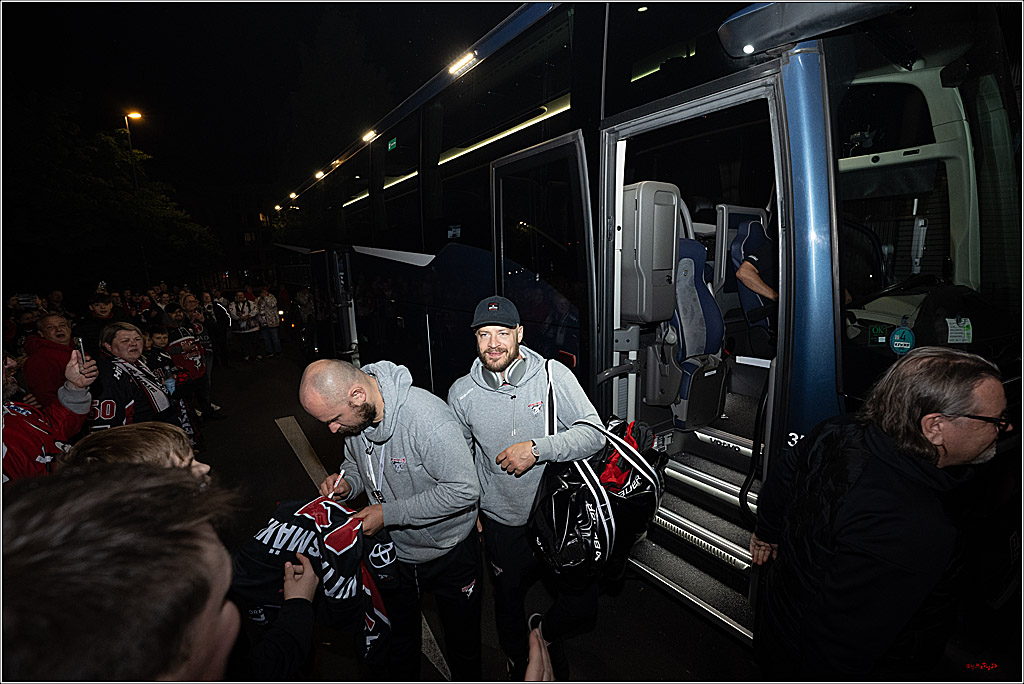 PENNY DEL 1 - Vizemeister kommt in Köln an; Köln, 26.04.2025