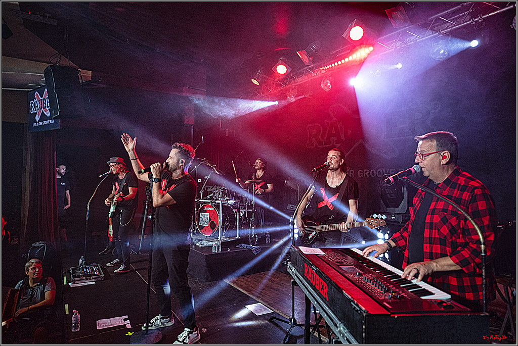 Raeuber in Groove Bar; Koeln, 08.09.2023