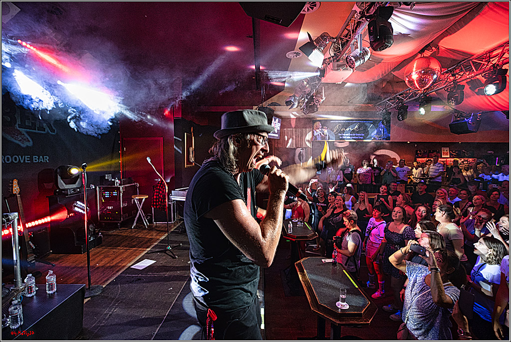 Raeuber in Groove Bar; Koeln, 08.09.2023
