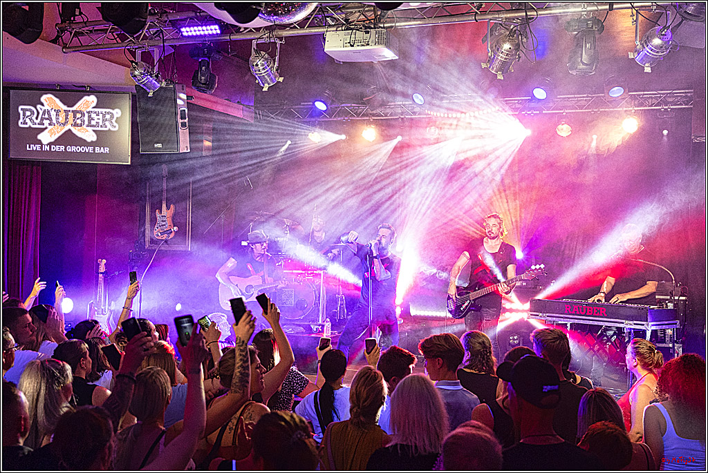 Raeuber in Groove Bar; Koeln, 08.09.2023