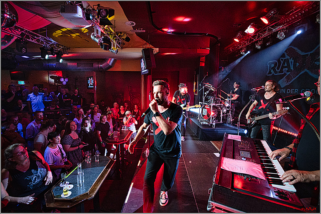 Raeuber in Groove Bar; Koeln, 08.09.2023