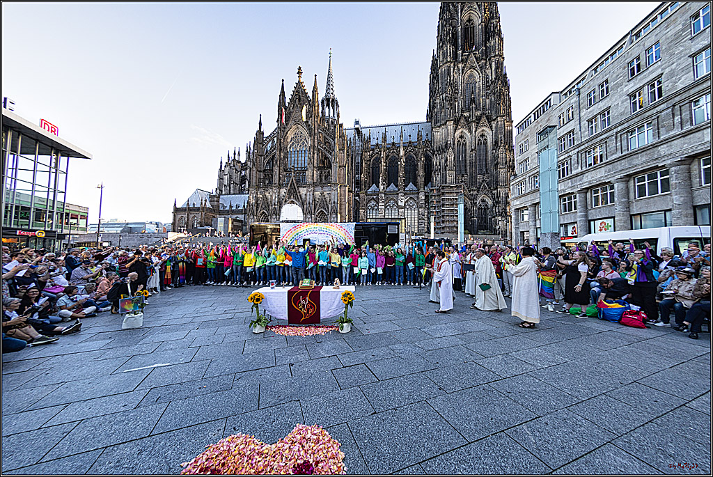 Segnungsgottesdienst (fuer queere Paare) am Koelner Dom - Jugendchor St. Stephan; Koeln, 20.09.2023