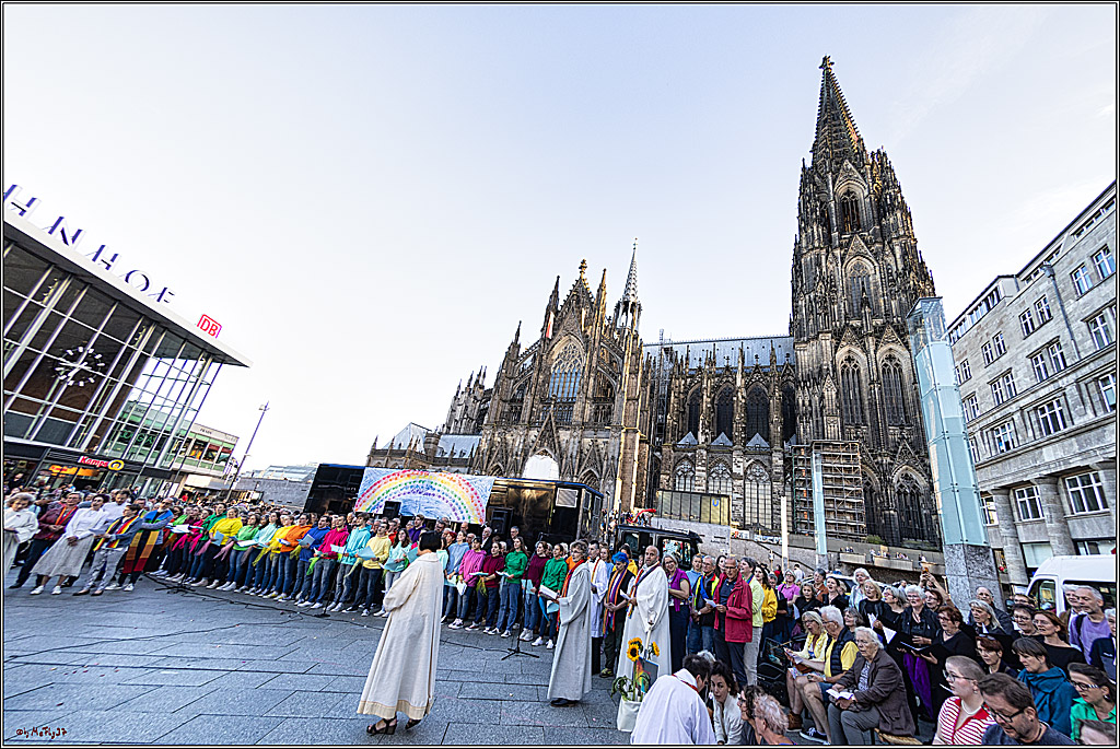 Segnungsgottesdienst (fuer queere Paare) am Koelner Dom - Jugendchor St. Stephan; Koeln, 20.09.2023