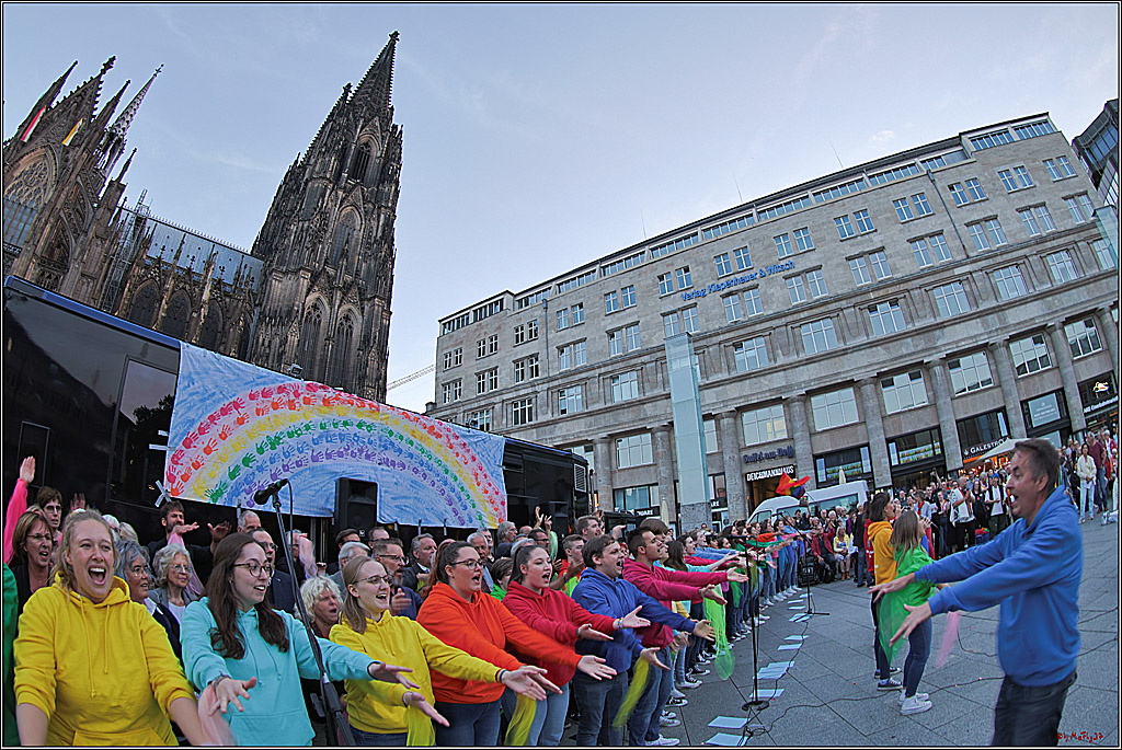Segnungsgottesdienst (fuer queere Paare) am Koelner Dom - Jugendchor St. Stephan; Koeln, 20.09.2023