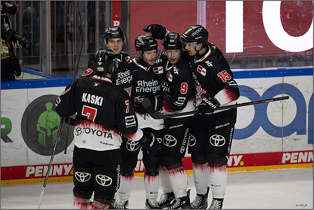 PENNY DEL 1; Kölner Haie - Straubing Tigers; Köln, 19.10.2025