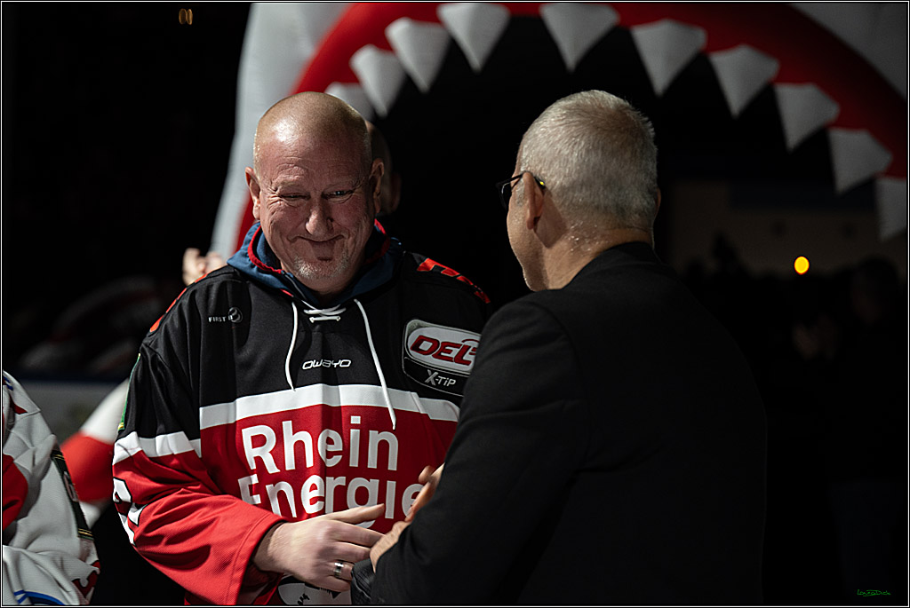 PENNY DEL 1; Koelner Haie - Straubing Tigers; Koeln, 19.10.2025