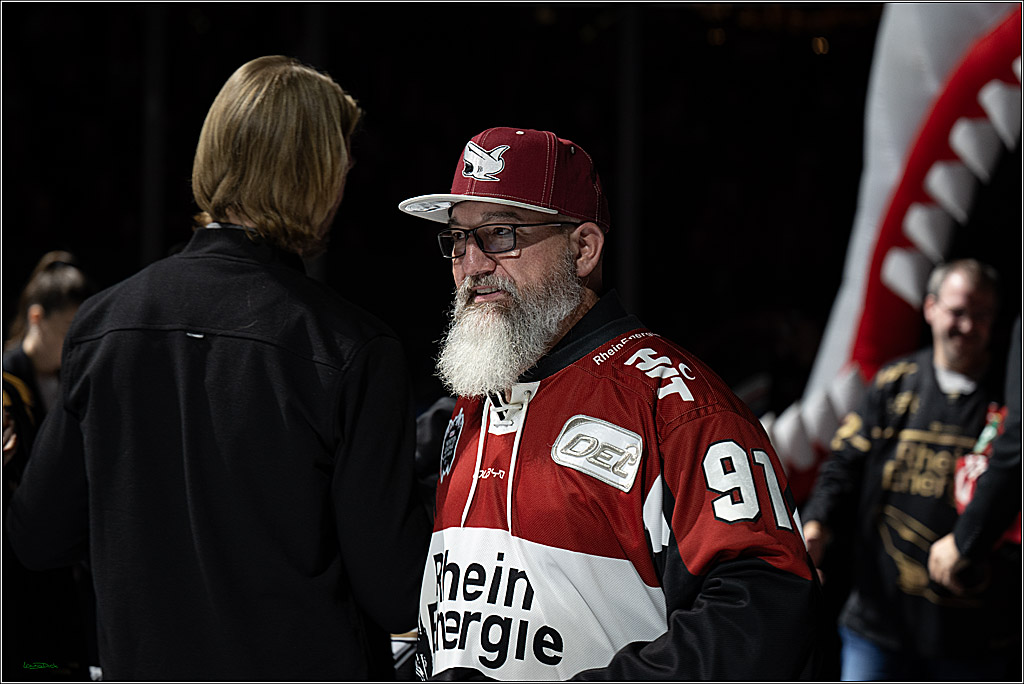 PENNY DEL 1; Koelner Haie - Straubing Tigers; Koeln, 19.10.2025