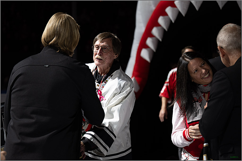 PENNY DEL 1; Koelner Haie - Straubing Tigers; Koeln, 19.10.2025