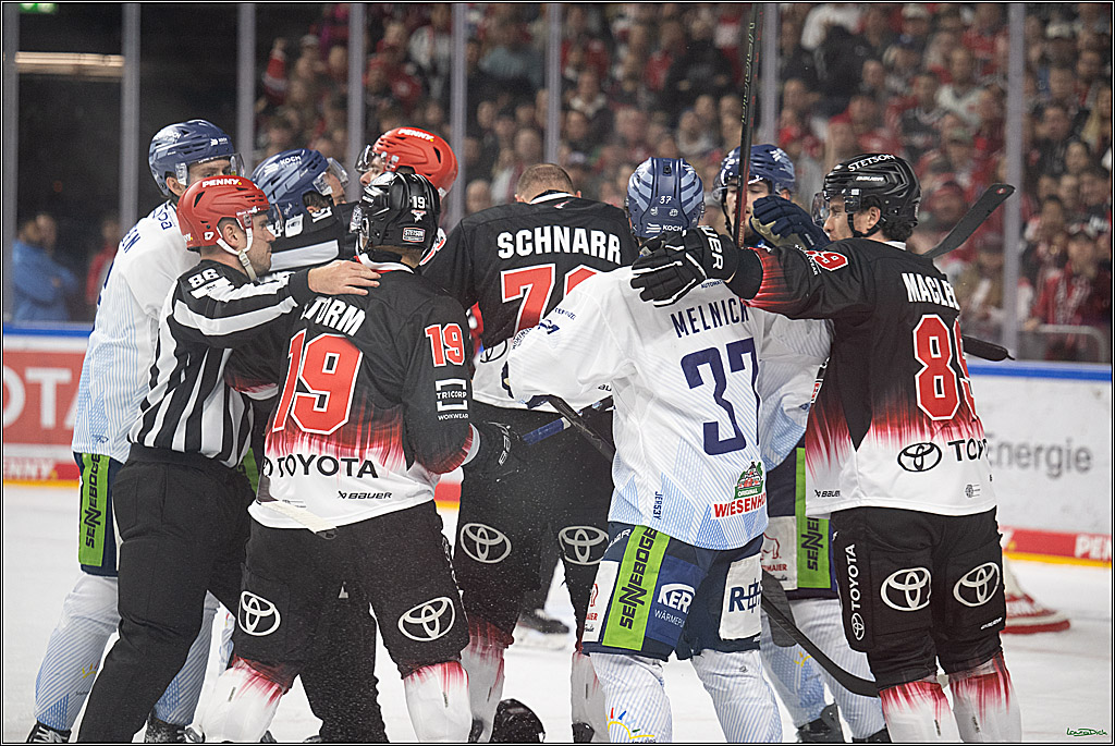 PENNY DEL 1; Koelner Haie - Straubing Tigers; Koeln, 19.10.2025