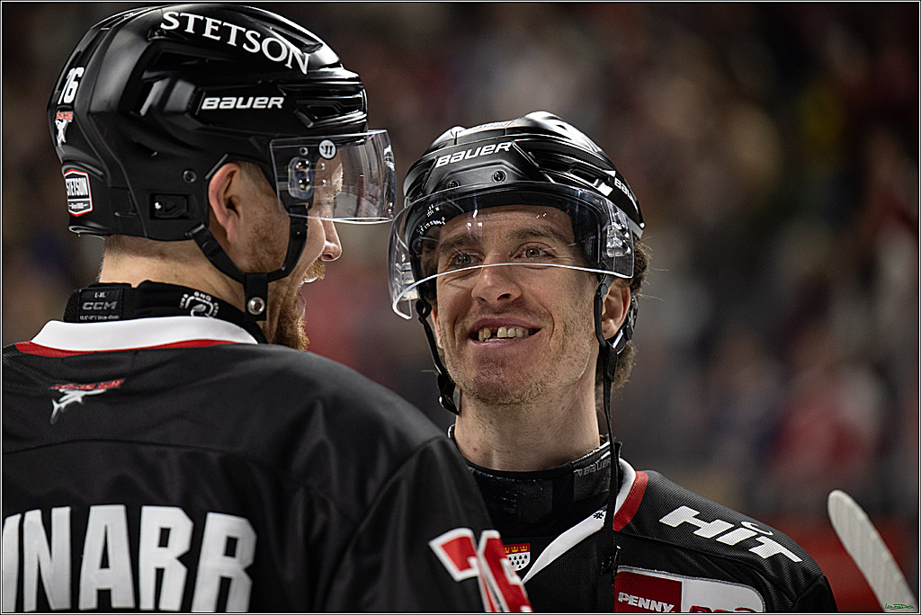PENNY DEL 1; Koelner Haie - Straubing Tigers; Koeln, 19.10.2025