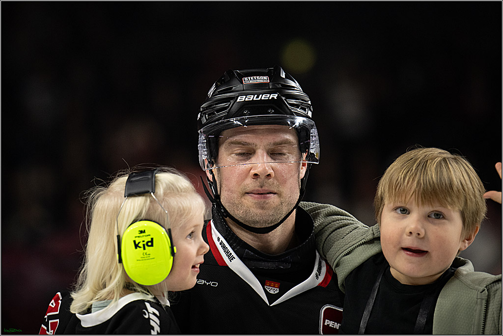 PENNY DEL 1; Koelner Haie - Straubing Tigers; Koeln, 19.10.2025