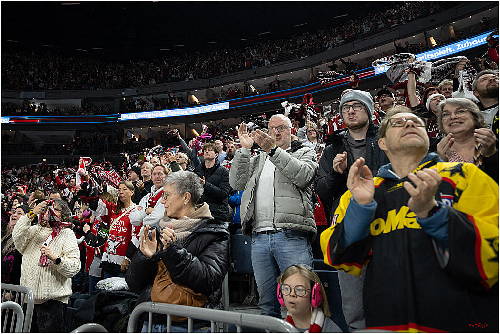 PENNY DEL: Kölner Haie - Fischtown Pinguins Bremerhaven; Köln, 26.12.2025