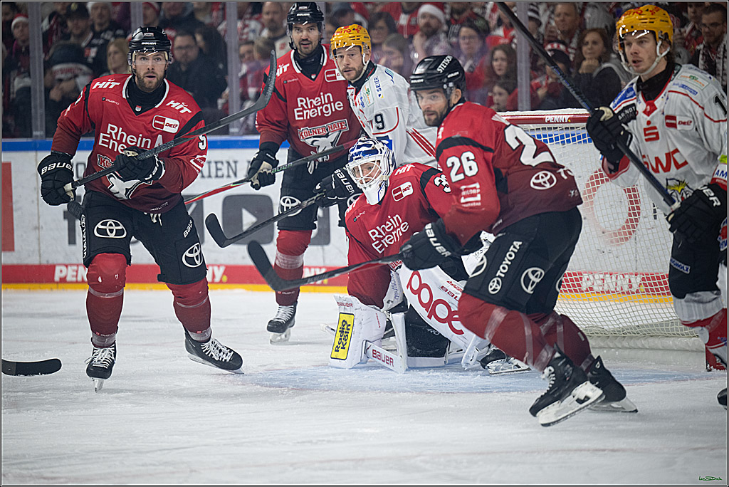 DEL: Kölner Haie - Fischtown Pinguins Bremerhaven; Köln, 26.12.2025