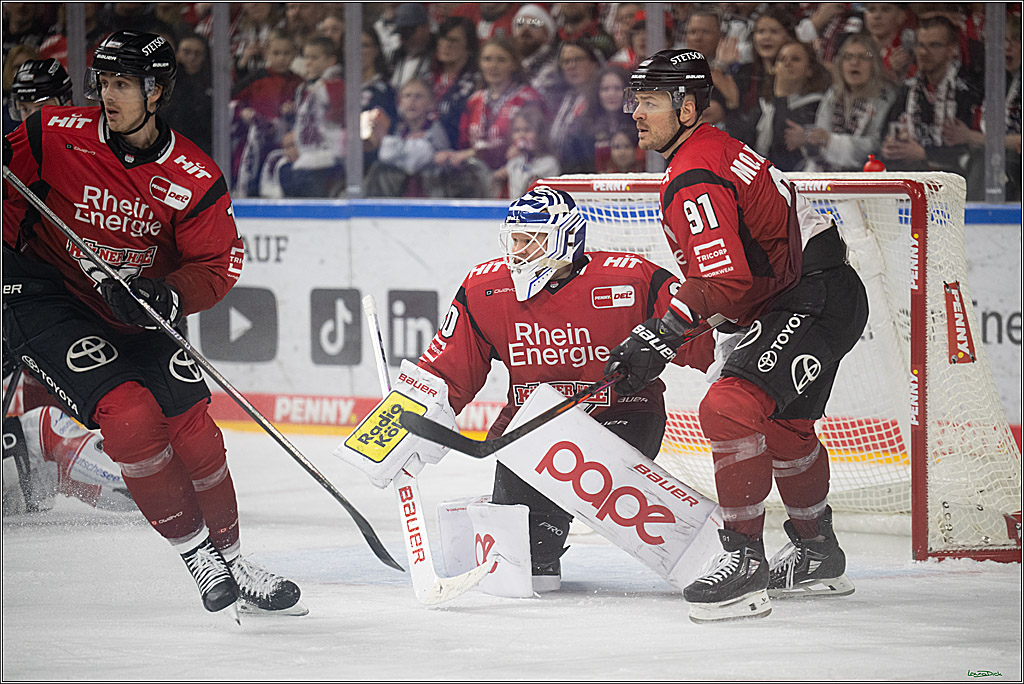 DEL: Kölner Haie - Fischtown Pinguins Bremerhaven; Köln, 26.12.2025