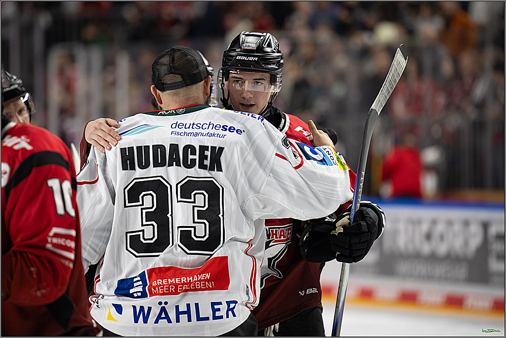 DEL: Kölner Haie - Fischtown Pinguins Bremerhaven; Köln, 26.12.2025