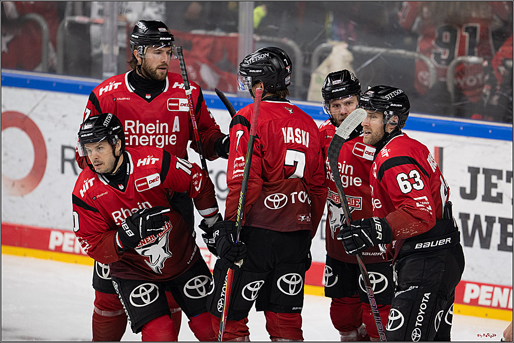 PENNY DEL: Kölner Haie - Schwenninger Wild Wings; Köln, 28.12.2025