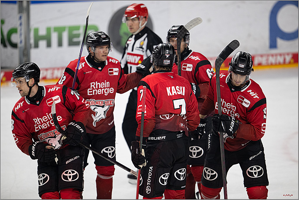 PENNY DEL: Kölner Haie - Schwenninger Wild Wings; Köln, 28.12.2025